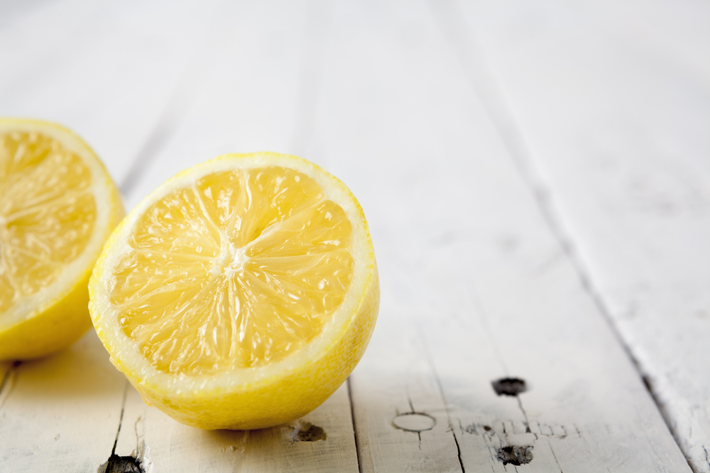 Productos de limpieza con olor a limon